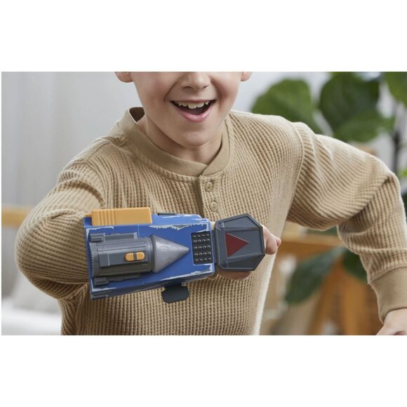 Star Wars The Mandalorian Dual Attack Gauntlet Blaster by Hasbro - Picture 5 of 6